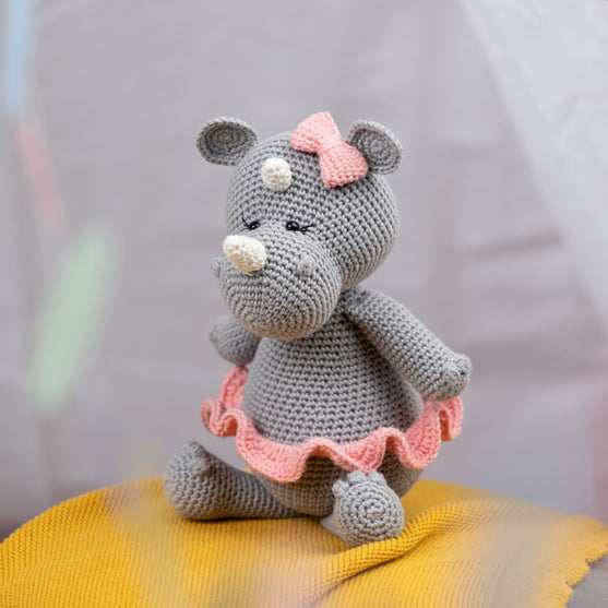 Hollie le Rhino
6