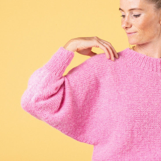 Cropped Across - Sweater - Pink Collection
5