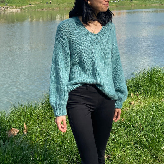 Charlotte - V-neck sweater
2