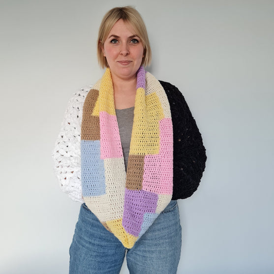 Patchy - Infinity scarf
5