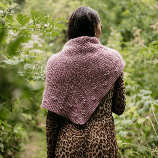 Muse Shawl - Châle Triangulaire Texturé
5
