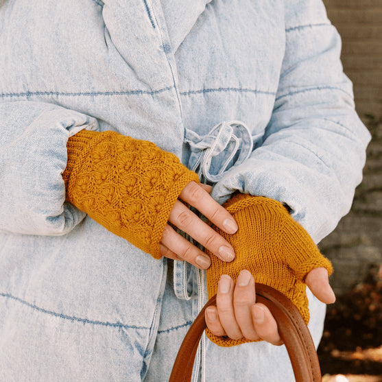 Kvitka - Mitaines à Fleurs Texturées
2