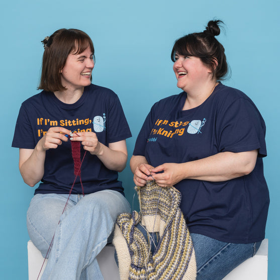 Sitting Knitting T-shirt - Yarniis (Edition limitée) - Hobbii
7