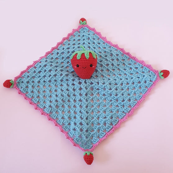 Fraise Kawaii - Doudou plat
2