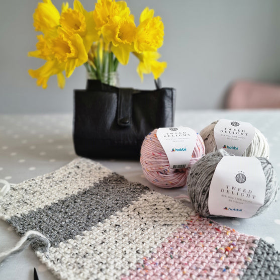 Delicate Moss Stitch - Table Runner
3