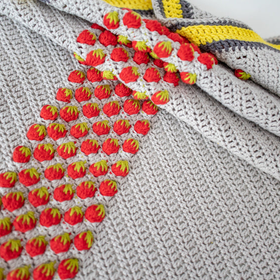 Juicy In Red - Blanket
4