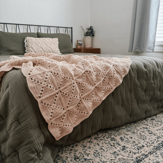 Cozy Corner - Blanket
2