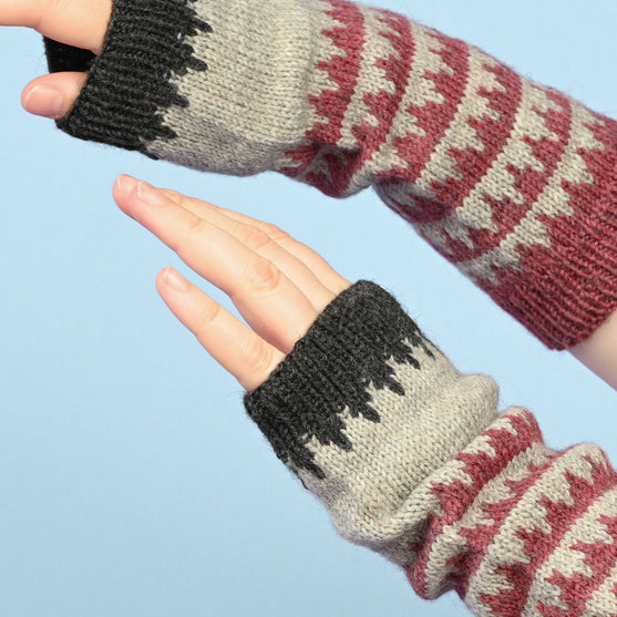 Arm Warmers in Fair Isle Pattern
2