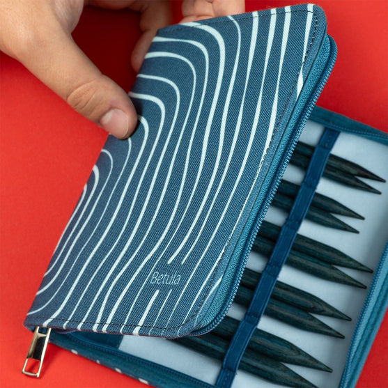 Set d'aiguilles circulaires interchangeables Betula Deluxe - Cerulean - Hobbii
3