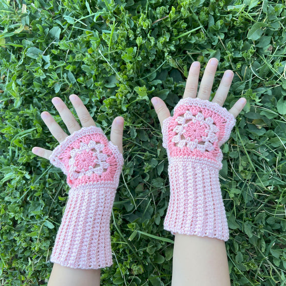 Dahlia - Fingerless Gloves
3