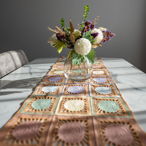 Egg Stravagant - Table Runner
2