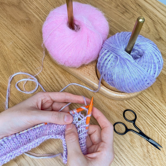 Dérouleur de pelote double en bois - Hobbii
7