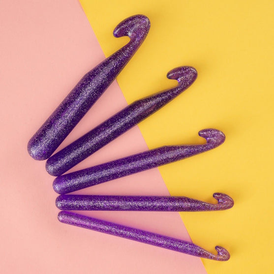 Glitter Crochet Hook Set - 5 sizes - Hobbii
4