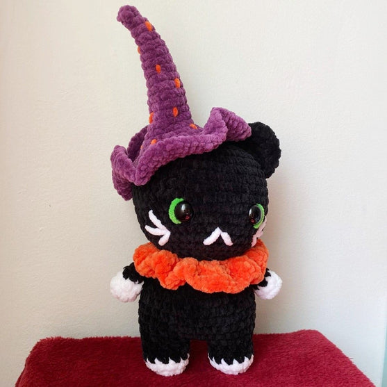 Willow - Halloween Cat
3