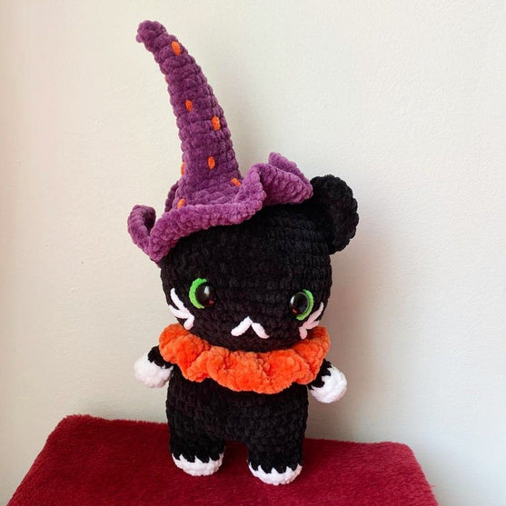 Willow - Halloween Cat
4