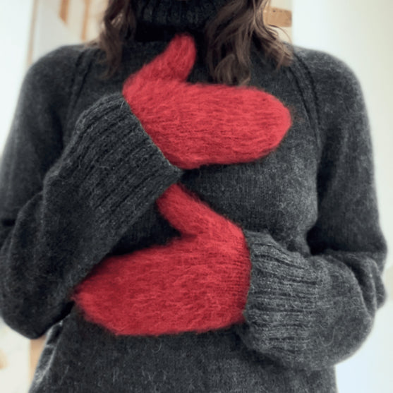 Elmo - Mittens Fuzzy Edition
4