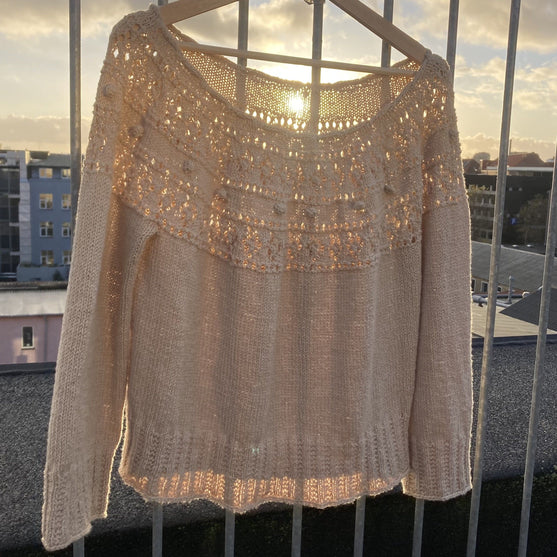 Diamond Eyelets - Blouse
2