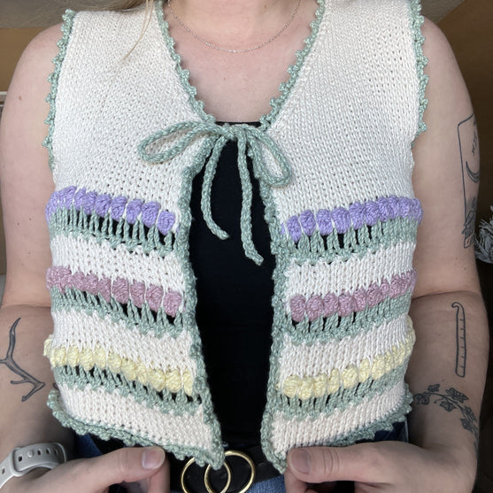 Meadow of Tulips - Vest
2