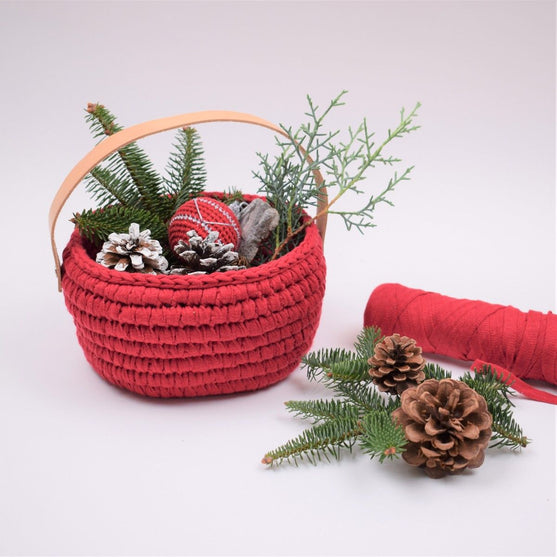 Ribbon Christmas Basket with leather handle
3