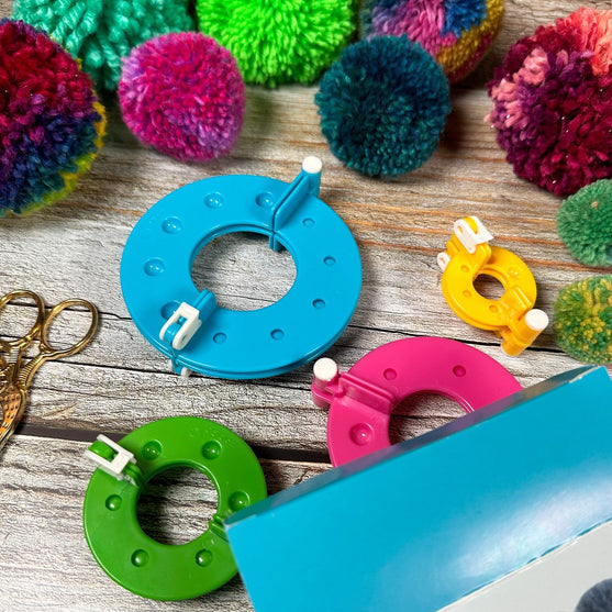 Hoop Pompom Maker Set - Hobbii
3
