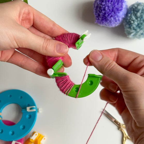 Hoop Pompom Maker Set - Hobbii
6
