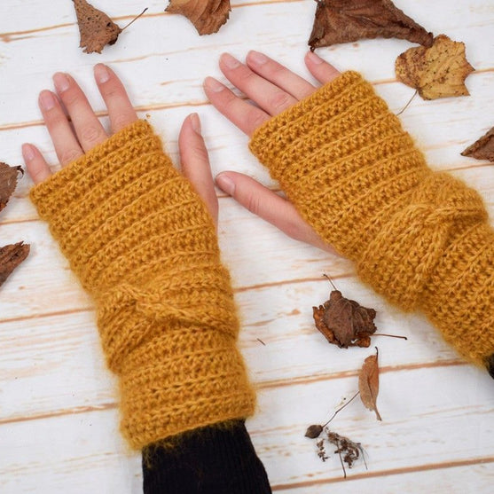 Nynne – Wrist Warmers
4
