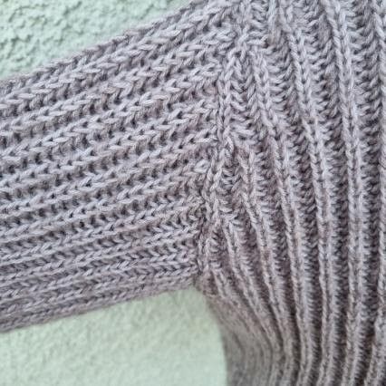 Taylor - Sweater
4