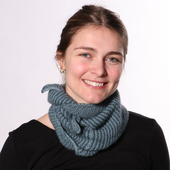 Wind – Short Scarf
3