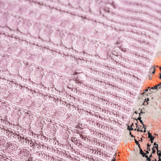 

Muse Shawl - Châle Triangulaire Texturé
9