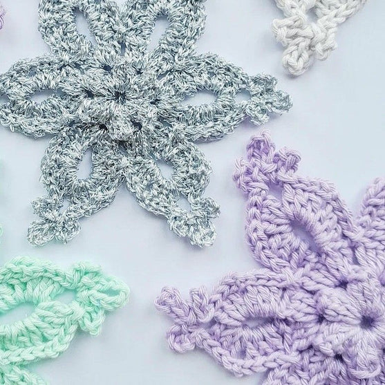 

Snowflake - Table Runner
3