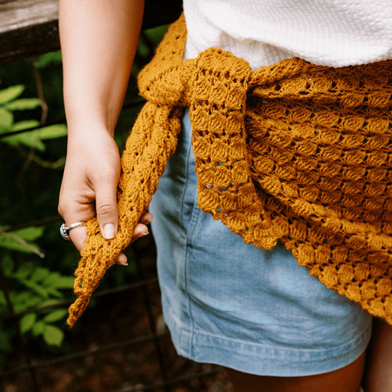 

Grisaille - Châle Triangulaire Ajouré
8