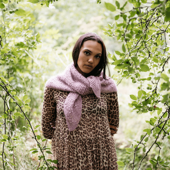 

Muse Shawl - Châle Triangulaire Texturé
2