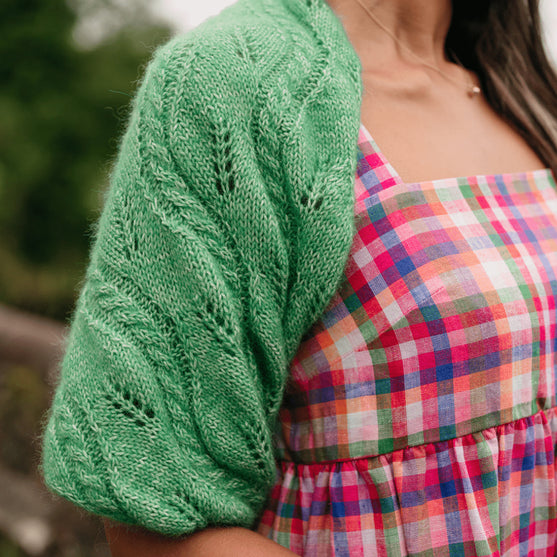 

Hiedra Shawl - Wrap mit Blattmotiv
3