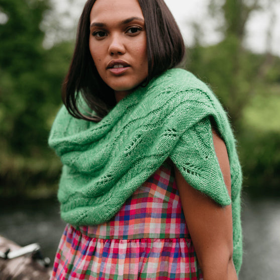 

Hiedra Shawl - Châle avec Motif Feuille
4