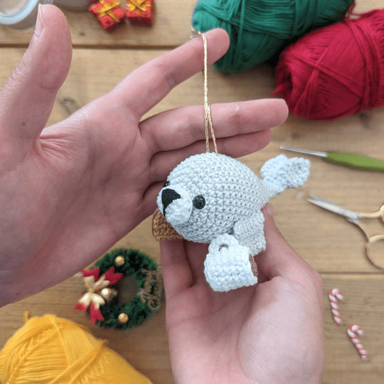 Charlie - Le phoque sirotant un chocolat chaud