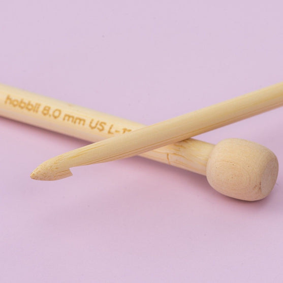 

Bamboo Tunisian Crochet Hook - 25 cm (9.8 in) - Hobbii
4