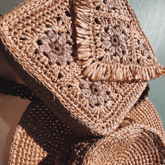 

Daisy - Crossbody Bag
2