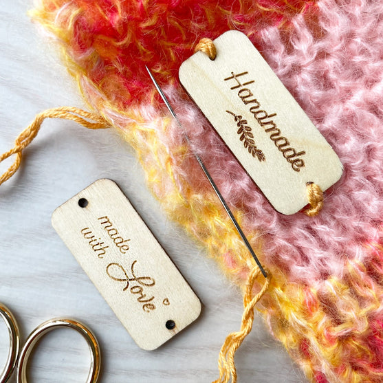 

Wooden labels - Handmade - Hobbii
5