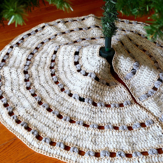 

Homestead - Christmas Tree Skirt
2