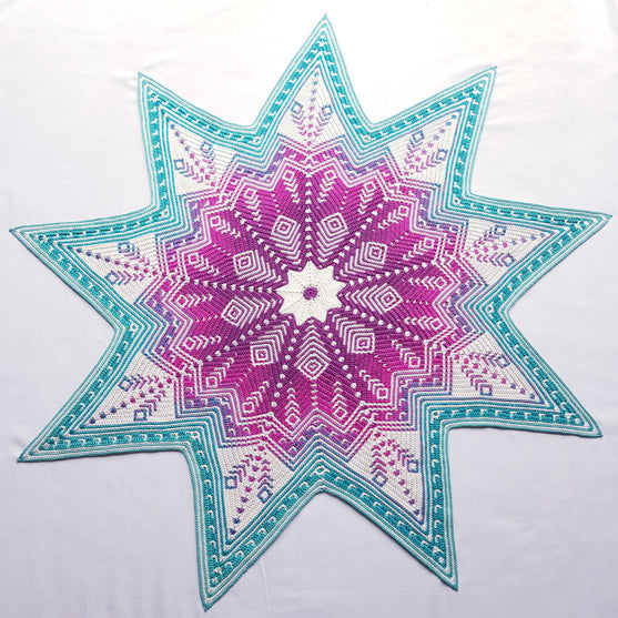 

Peacock Delight - Petite Couverture
2