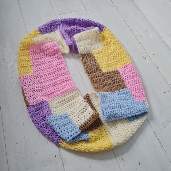 

Patchy - Infinity scarf
3