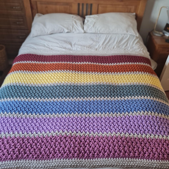 

The Enchanted Dreams - Throw
2