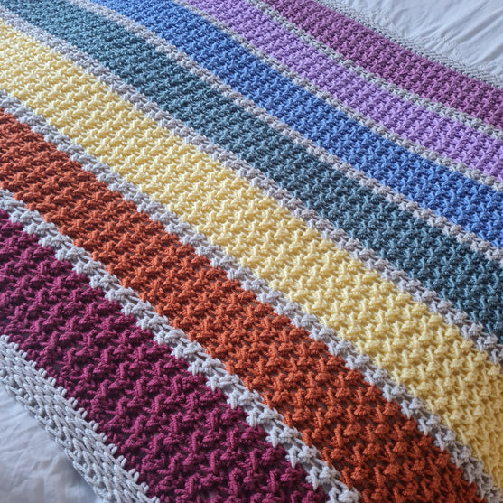 

The Enchanted Dreams - Throw
3