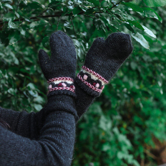 

Woodland - Mittens
9