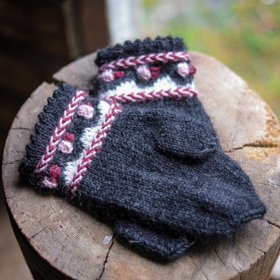 

Woodland - Mittens
1