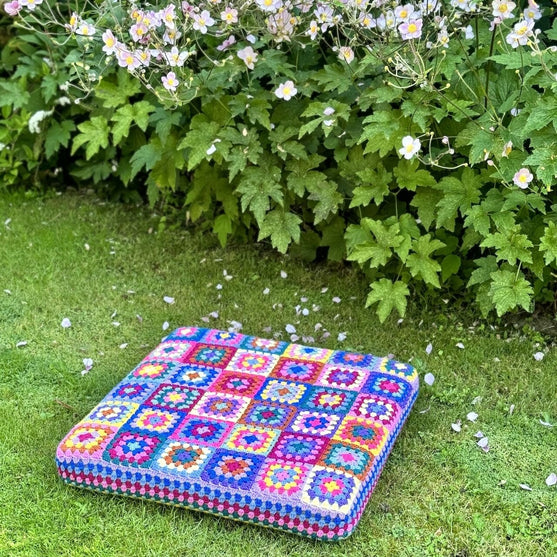 

Kafka’s Dog Bed
6