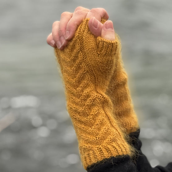 

Buttercup Breeze - Wrist warmers
1