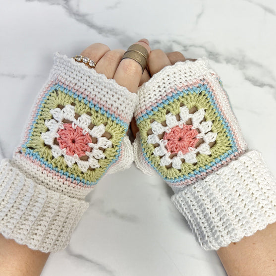 

Dahlia - Fingerless Gloves
6