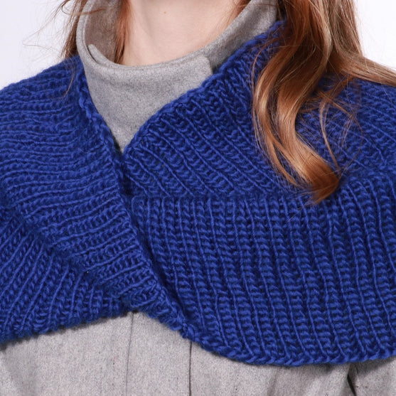 

Knitted Wrap
3