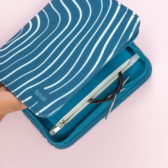 

Set d'aiguilles circulaires interchangeables Betula Essential - Cerulean - Hobbii
4